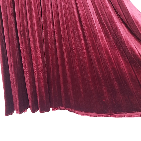 Hush Burgundy Velvet Pleated Maxi Skirt Size 12 - Picture 9 of 11